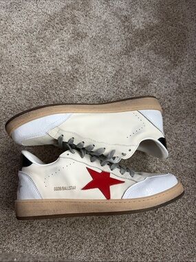 Golden Goose Men's Sneakers - Cream with Red Star